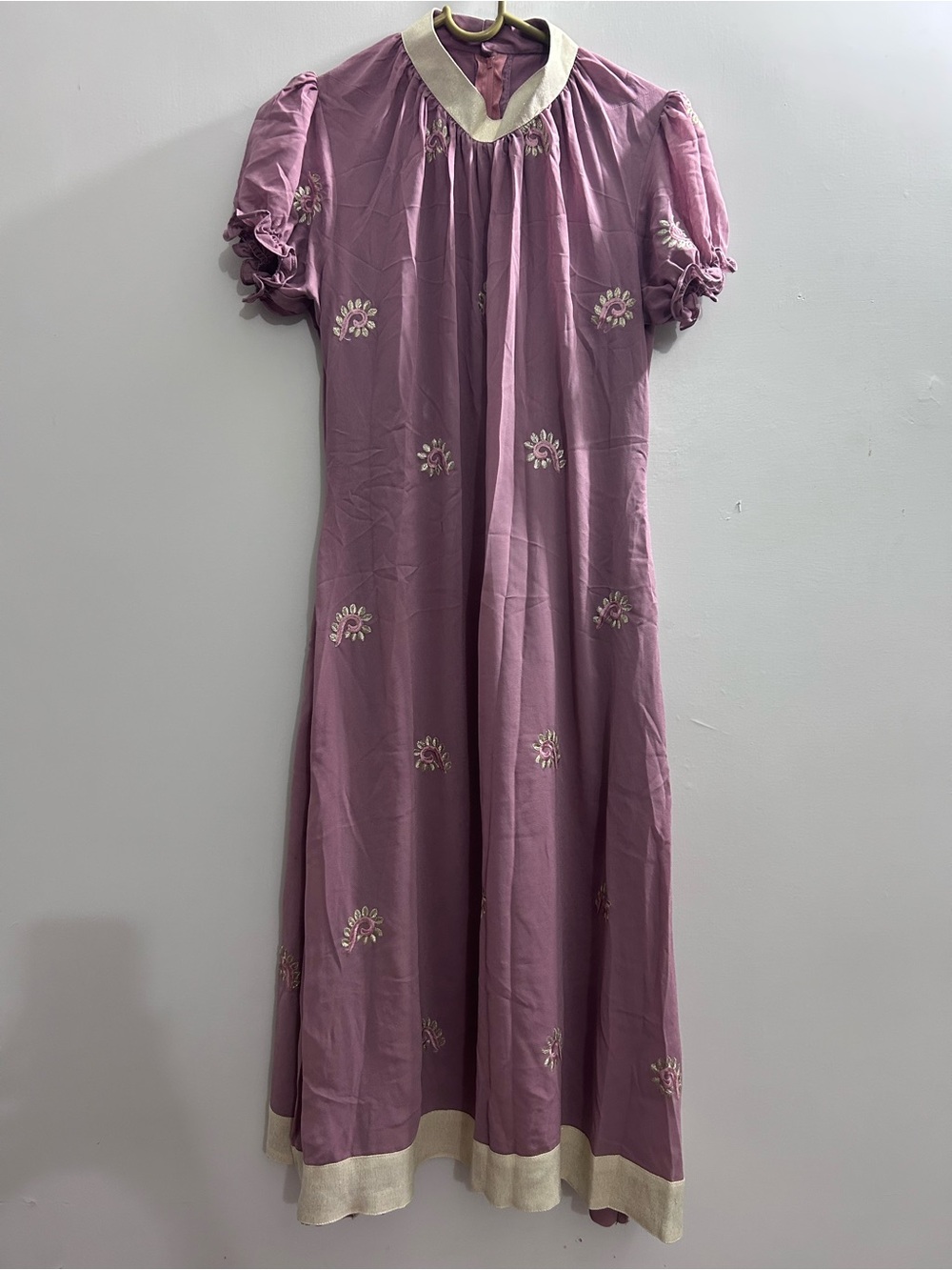 2pc Mauve Embroidered Party Wear with Puff Sleeves and matching dopatta